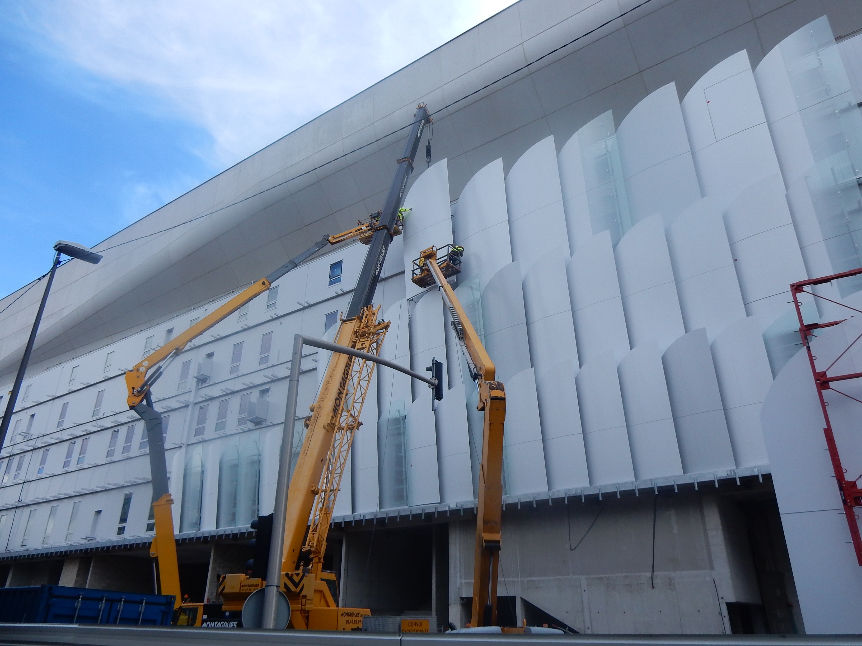 600 glazed shells shall cover rugby Arena 92 in Nanterre